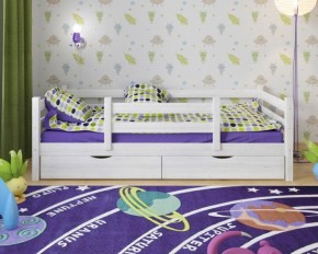 Детская кровать из массива березы Соня-5 (Белый/Лак) в Александровском - alexsandrovskoe.ok-mebel.com | фото 1