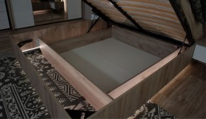 Спальня Джулия Кровать 160 МИ с подъемным механизмом Дуб крафт серый в Александровском - alexsandrovskoe.ok-mebel.com | фото 3